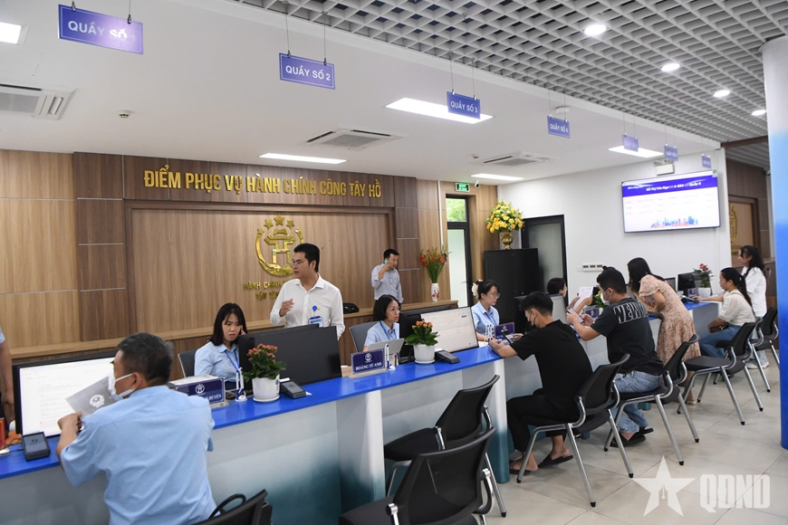 Ngày đầu vận hành chính quyền địa phương hai cấp ở Hà Nội: Bảo đảm thuận tiện cho người dân, doanh nghiệp