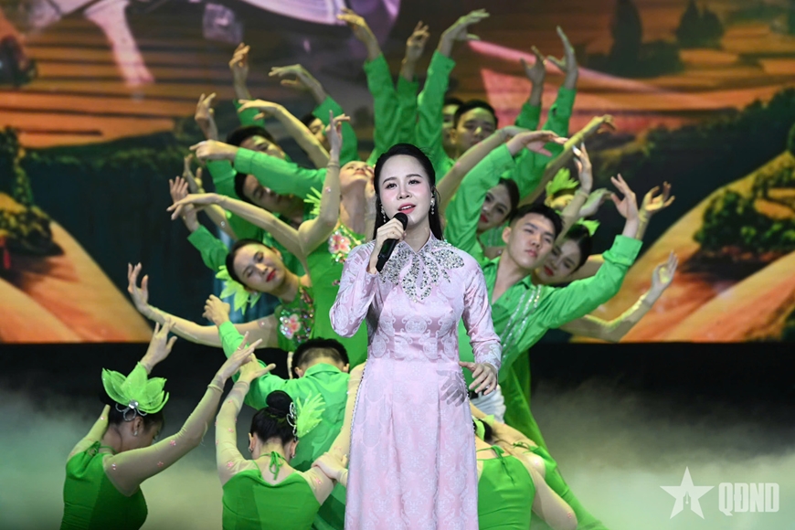 Tổng Bí thư Tô Lâm dự Chương trình giao lưu - nghệ thuật “Khắc ghi lời Bác - Vang nhịp quân hành”