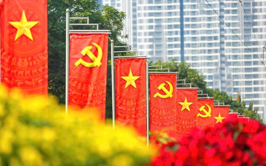 Tiếp tục hoàn thiện tổ chức bộ máy của hệ thống chính trị và chuẩn bị đại hội đảng bộ các cấp