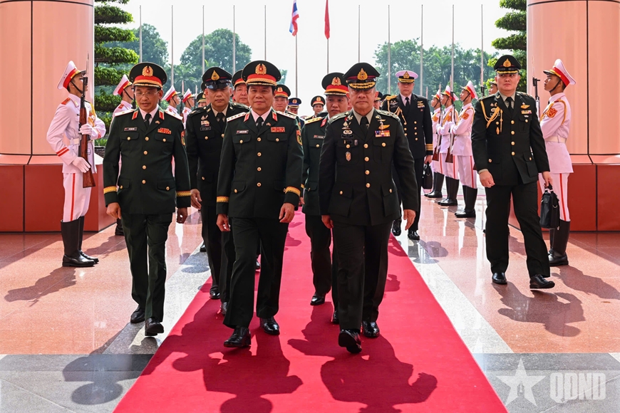 Đại tướng Nguyễn Tân Cương hội đàm với Tư lệnh Lực lượng Quốc phòng Thái Lan