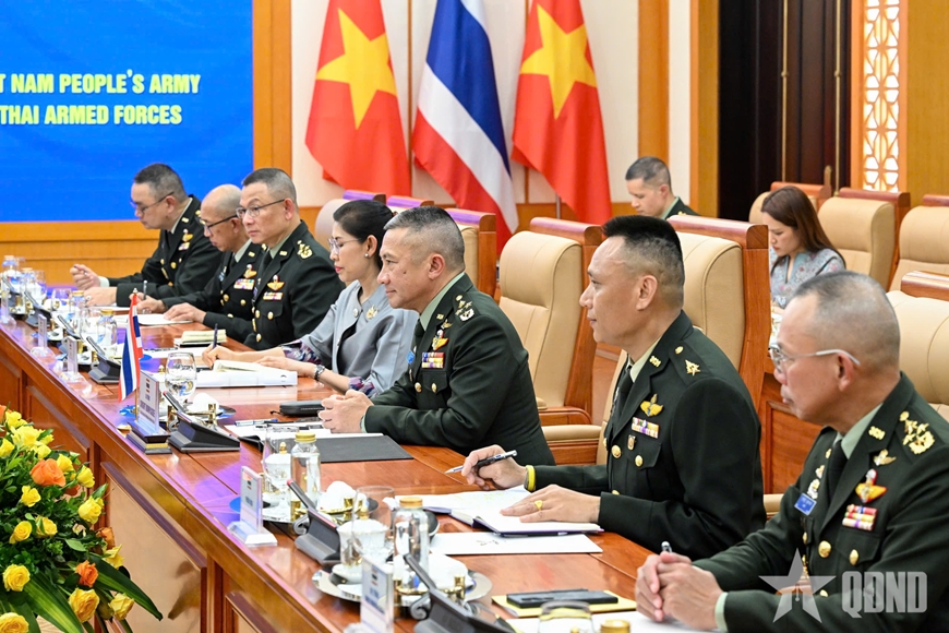 Đại tướng Nguyễn Tân Cương hội đàm với Tư lệnh Lực lượng Quốc phòng Thái Lan