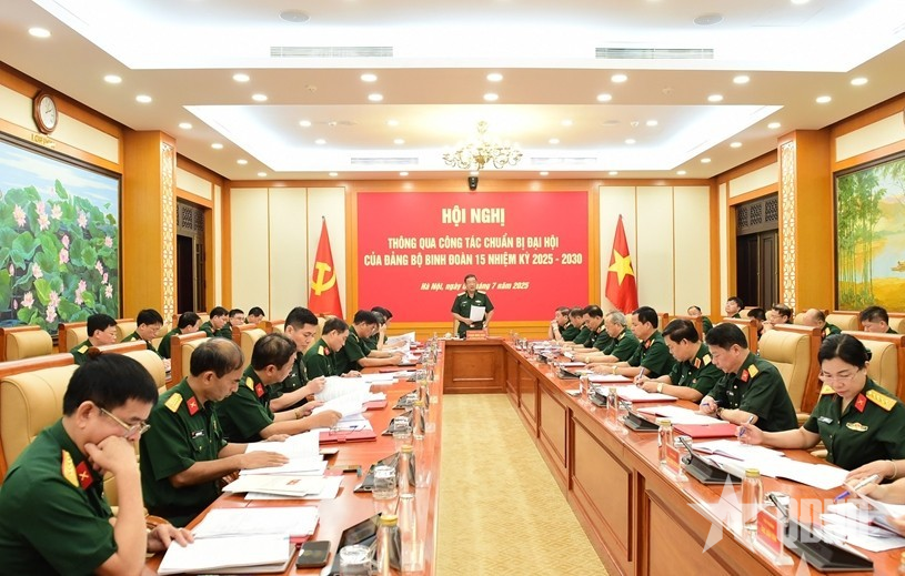 Thượng tướng Phạm Hoài Nam làm việc với Binh đoàn 15 và Trường Sĩ quan Lục quân 1 về công tác chuẩn bị đại hội nhiệm kỳ mới