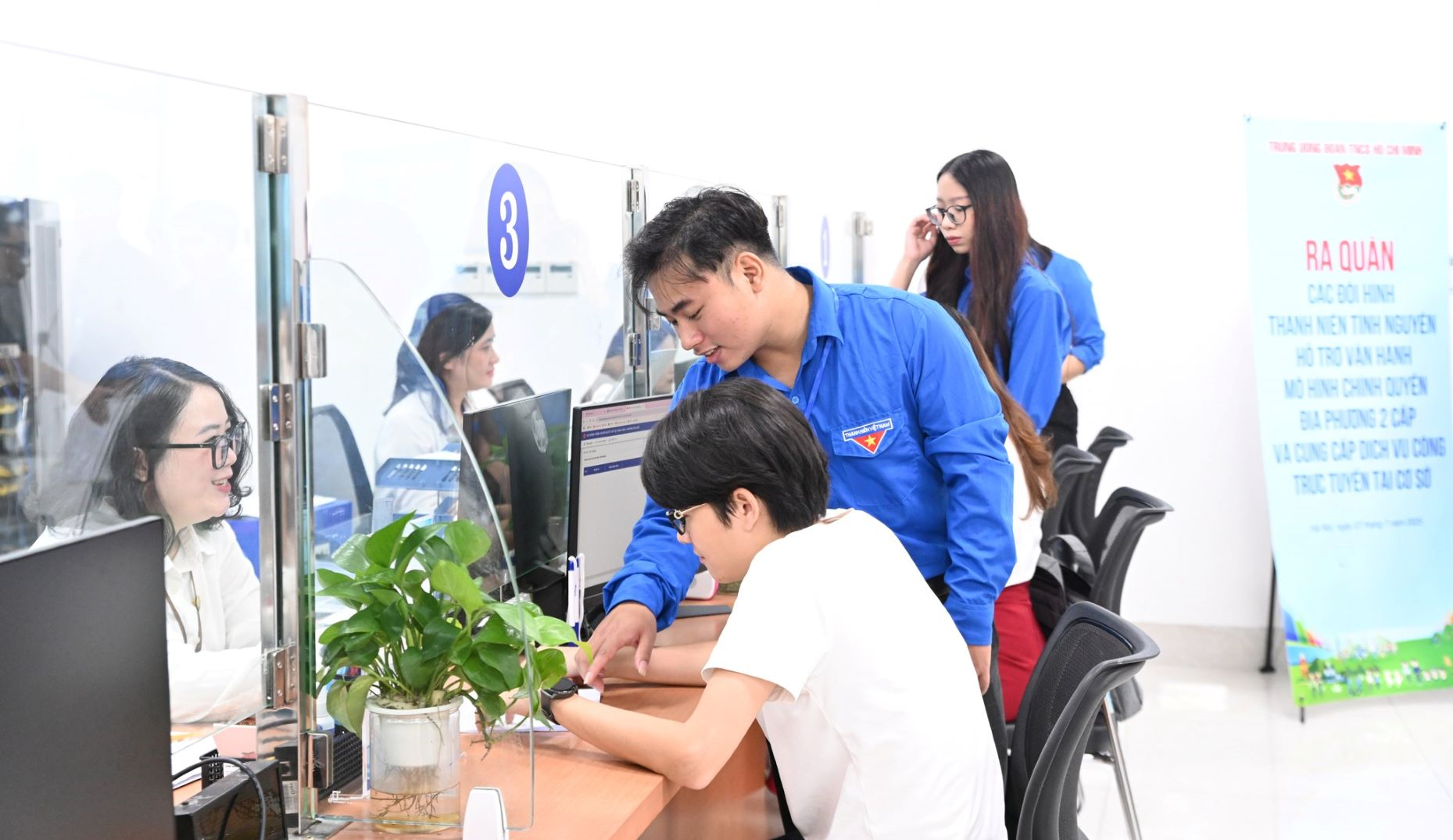 Gần 241.400 thanh niên tình nguyện hỗ trợ vận hành chính quyền địa phương hai cấp