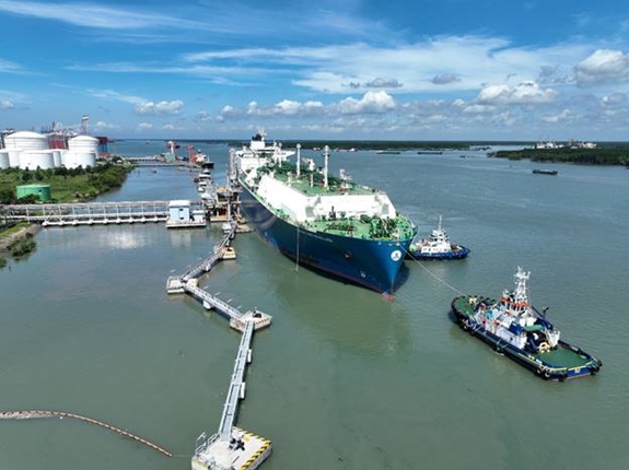 Tàu Maran Gas Achilies – chuyến tàu đầu tiên đưa LNG đến Việt Nam cập cảng PV GAS - Vũng Tàu.
