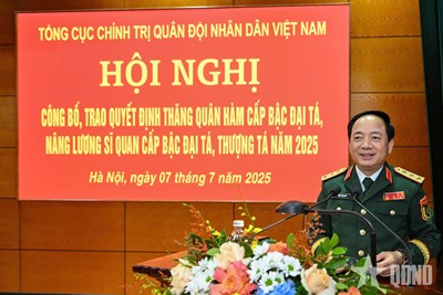 View - 	Thượng tướng Trịnh Văn Quyết chủ trì hội nghị công bố, trao quyết định