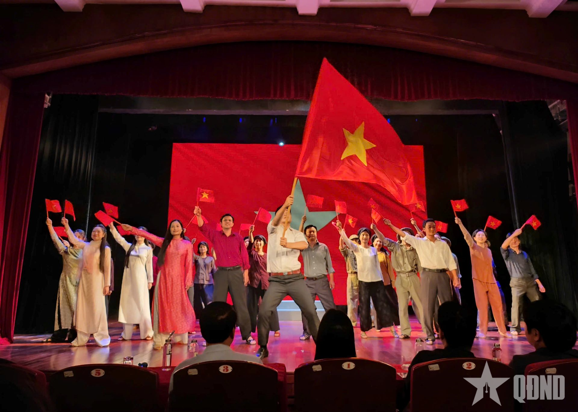 Tôn vinh Chủ tịch Hồ Chí Minh trên sân khấu nhạc kịch