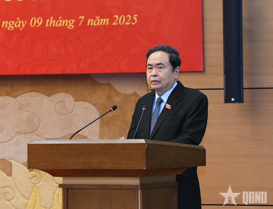 Chủ tịch Quốc hội Trần Thanh Mẫn dự lễ trao tặng Huy hiệu 30 năm tuổi Đảng