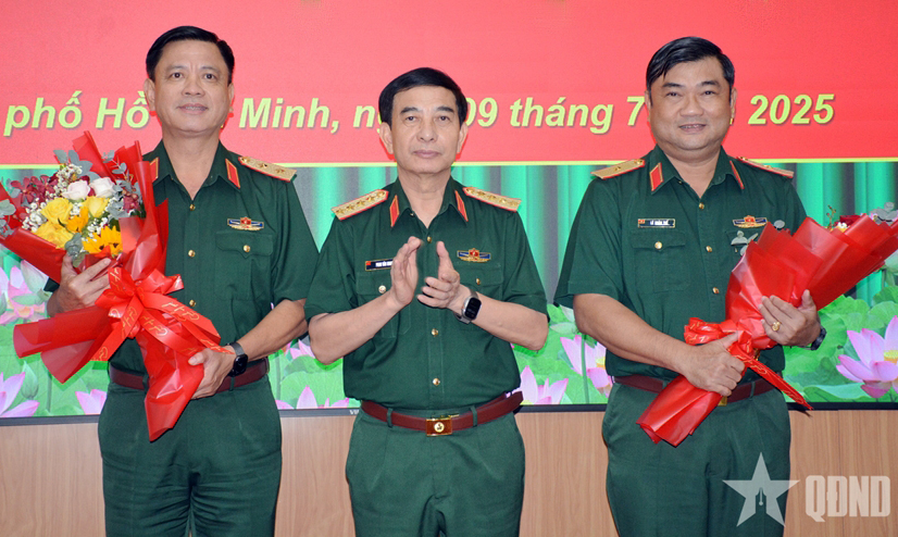 Đại tướng Phan Văn Giang chủ trì Hội nghị bàn giao chức vụ Tư lệnh Quân khu 7