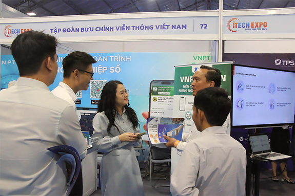 VNPT ណែនាំដំណោះស្រាយផ្លាស់ប្តូរឌីជីថលសម្រាប់កសិករ និងគ្រួសារអាជីវកម្ម និងបុគ្គលនៅ iTECH EXPO 2025