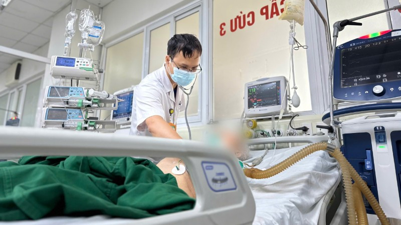 Sau mũi tiêm chữa đau vai-gáy không bảo đảm, bệnh nhân bị liệt tứ chi