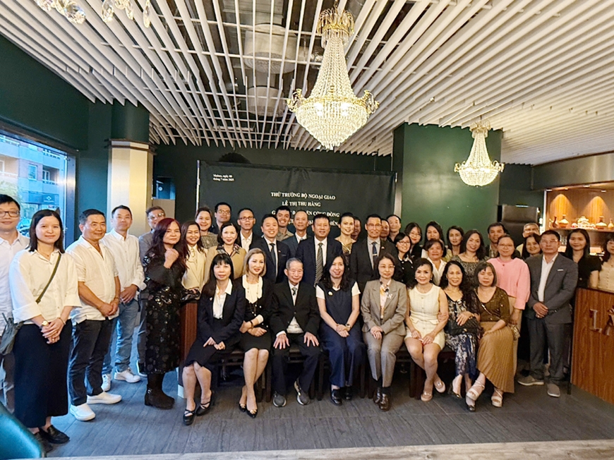 Thứ trưởng Bộ Ngoại giao Lê Thị Thu Hằng thăm cộng đồng người Việt tại Đan Mạch và Thụy Điển