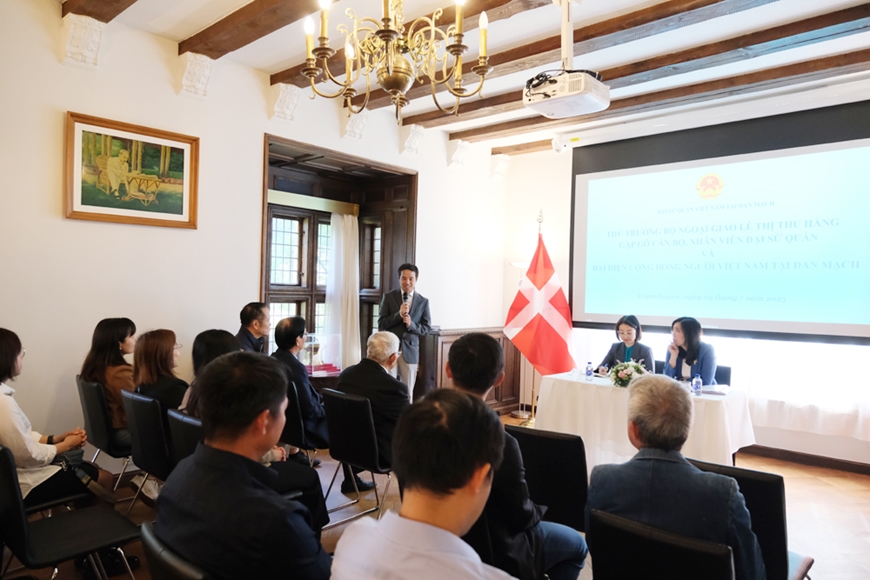 Thứ trưởng Bộ Ngoại giao Lê Thị Thu Hằng thăm cộng đồng người Việt tại Đan Mạch và Thụy Điển