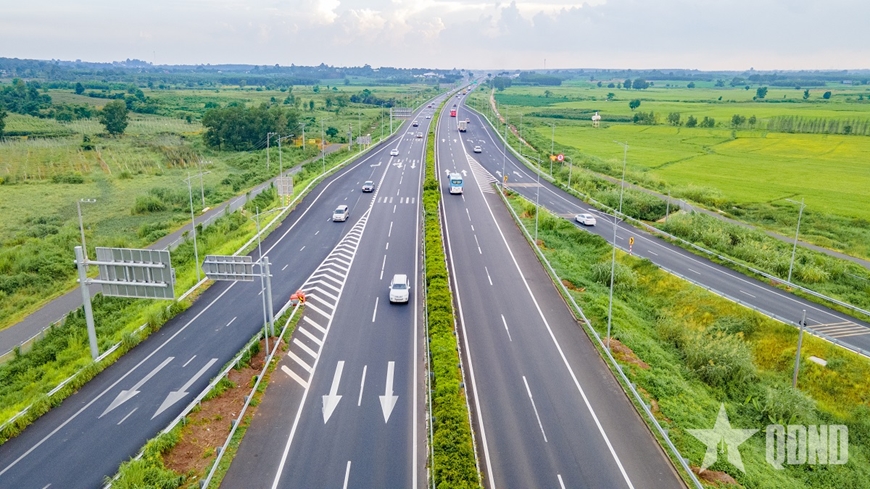 Bảo đảm an toàn trên các tuyến cao tốc trọng điểm