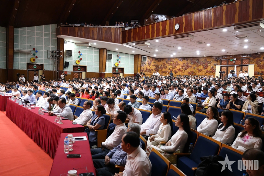 Thủ tướng Phạm Minh Chính: Mô hình chính quyền địa phương 2 cấp là chuyển trạng thái từ thụ động sang chủ động, tích cực phục vụ người dân và doanh nghiệp