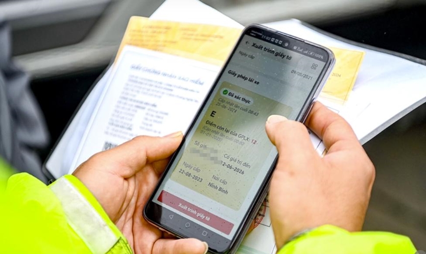 Cục Cảnh sát giao thông thông tin về việc cập nhật giấy phép lái xe trên VNeID