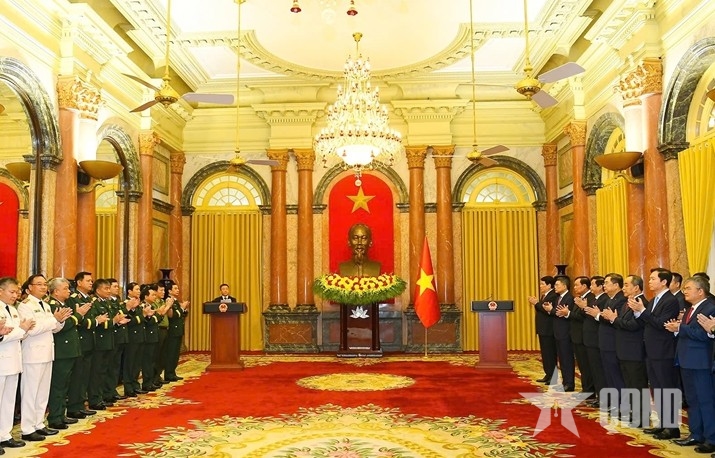 Chủ tịch nước trao Quyết định thăng quân hàm; cấp bậc hàm Đại tướng, Thượng tướng đối với các đồng chí sĩ quan Quân đội nhân dân và Công an nhân dân