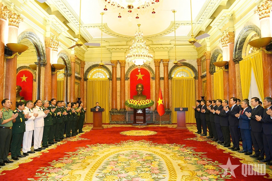 Chủ tịch nước trao Quyết định thăng quân hàm; cấp bậc hàm Đại tướng, Thượng tướng đối với các đồng chí sĩ quan Quân đội nhân dân và Công an nhân dân