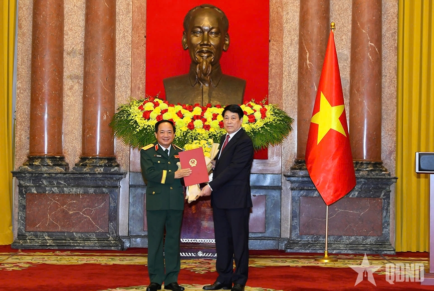 Chủ tịch nước trao Quyết định thăng quân hàm; cấp bậc hàm Đại tướng, Thượng tướng đối với các đồng chí sĩ quan Quân đội nhân dân và Công an nhân dân