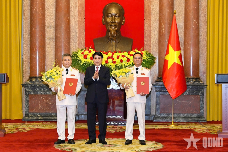 Chủ tịch nước trao Quyết định thăng quân hàm; cấp bậc hàm Đại tướng, Thượng tướng đối với các đồng chí sĩ quan Quân đội nhân dân và Công an nhân dân