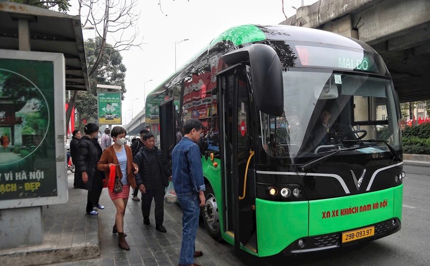Xây dựng lộ trình chuyển đổi xe buýt sang xe sử dụng điện, năng lượng xanh