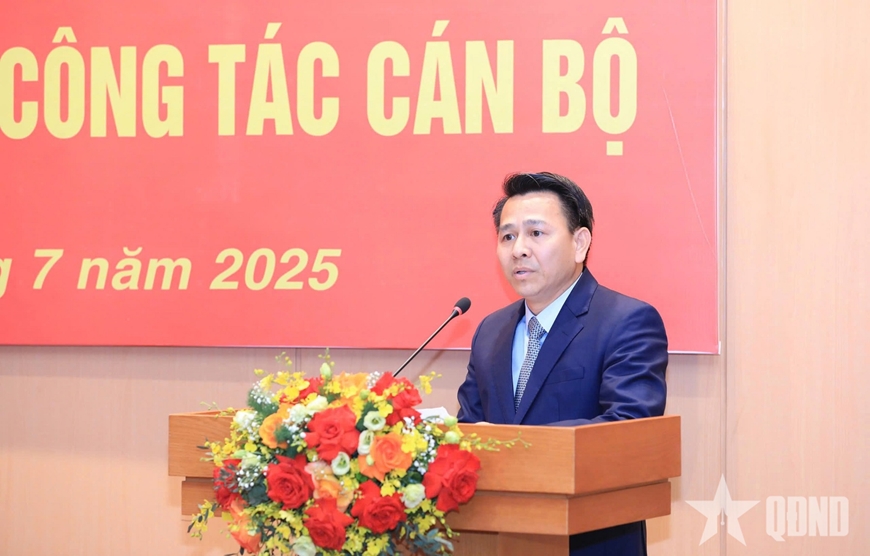 Hà Nội trao quyết định về công tác cán bộ của HĐND thành phố