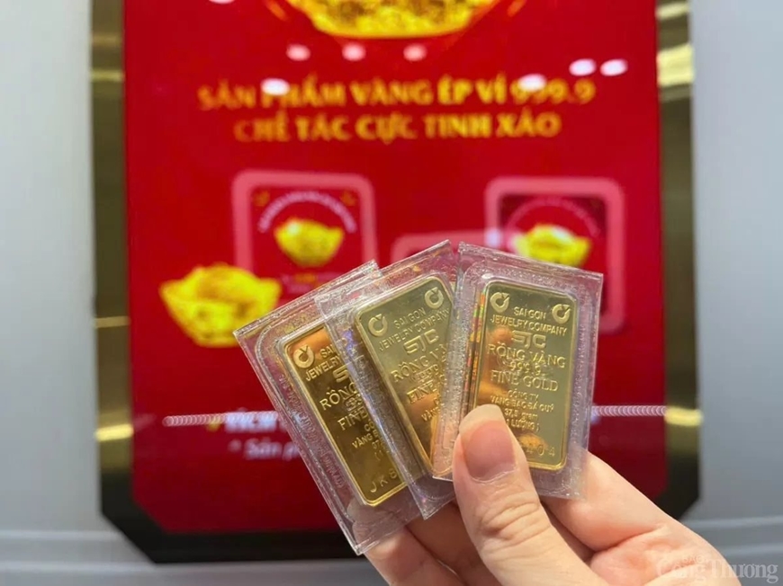 Giá vàng hôm nay (16-7): Mỗi lượng vàng "bốc hơi" 400.000 đồng