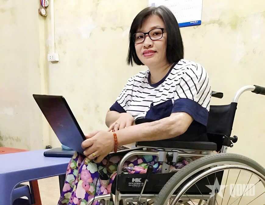 Tỏa sáng vầng trăng khuyết