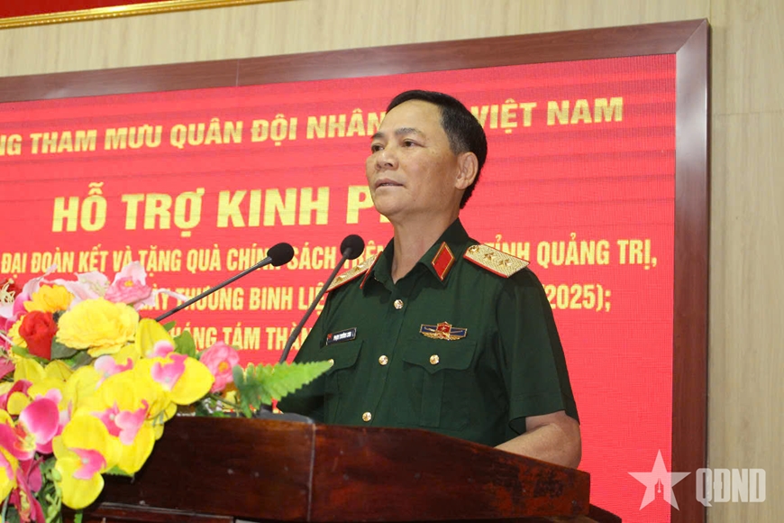 Trung tướng Phạm Trường Sơn tri ân, tặng quà đối tượng chính sách tại tỉnh Quảng Trị