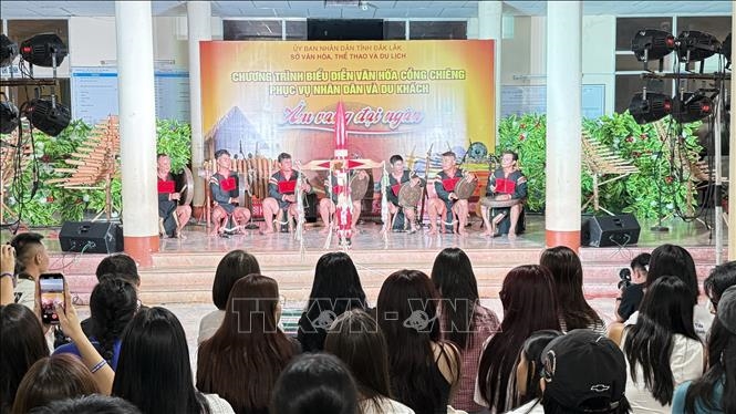 Trại hè Việt Nam 2025: Tuổi trẻ kiều bào giao lưu văn hóa cồng chiêng