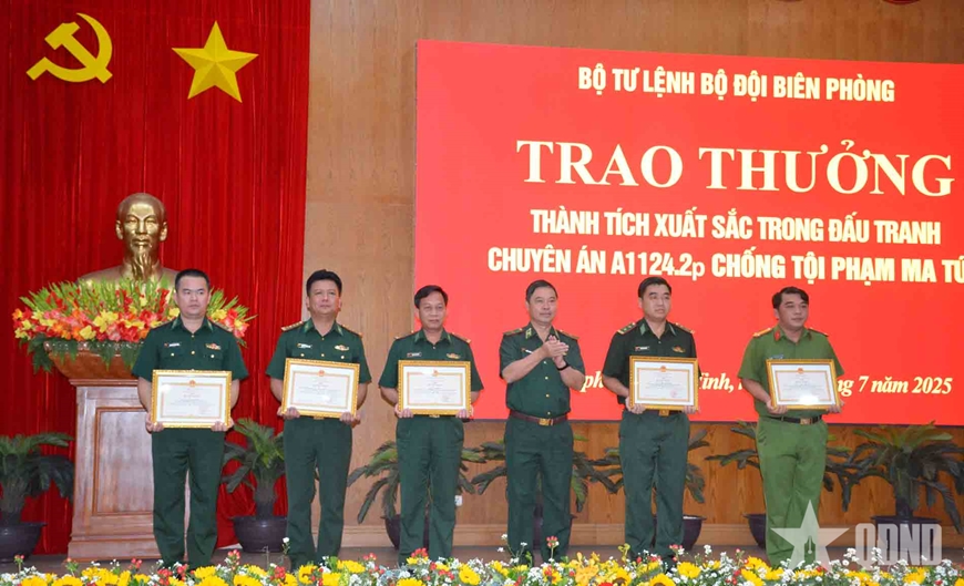 Bộ tư lệnh Bộ đội Biên phòng: Khen thưởng Ban chuyên án bắt 7 đối tượng, thu 43kg ma túy