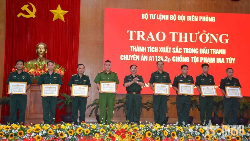Bộ tư lệnh Bộ đội Biên phòng: Khen thưởng Ban chuyên án bắt 7 đối tượng, thu 43kg ma túy