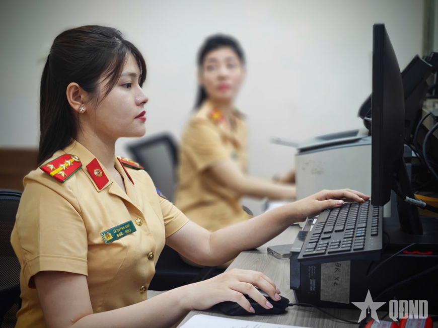 Hà Nội: Công an xã sẵn sàng làm ngoài giờ, ngày nghỉ phục vụ người dân đăng ký xe