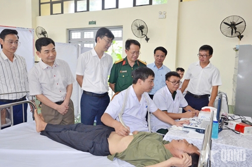 Bệnh viện Quân y 105 khám bệnh, cấp thuốc miễn phí cho các đối tượng chính sách