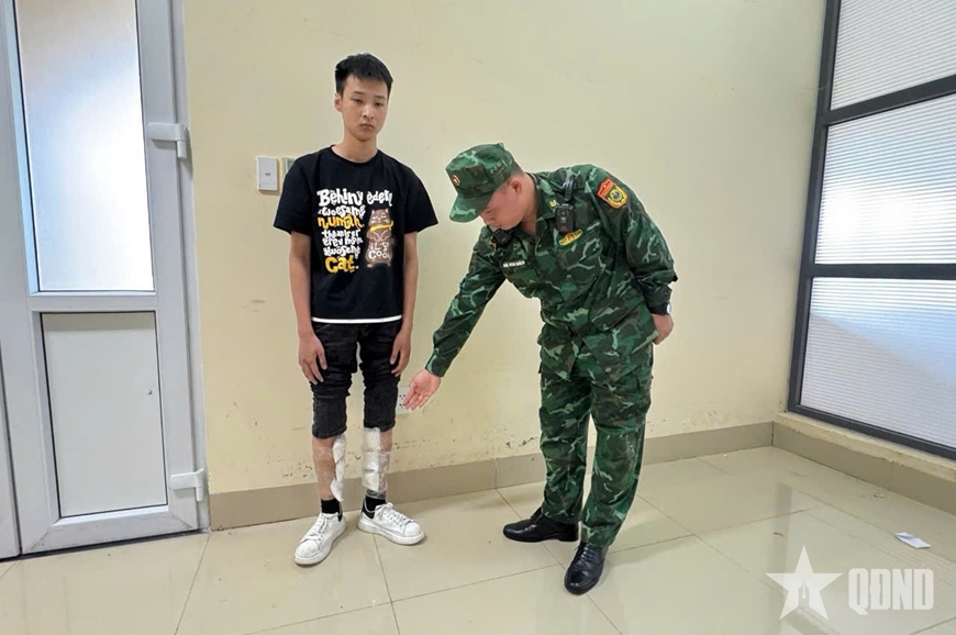 Bộ đội Biên phòng bắt đối tượng vận chuyển trái phép kim loại nghi là bạc qua biên giới