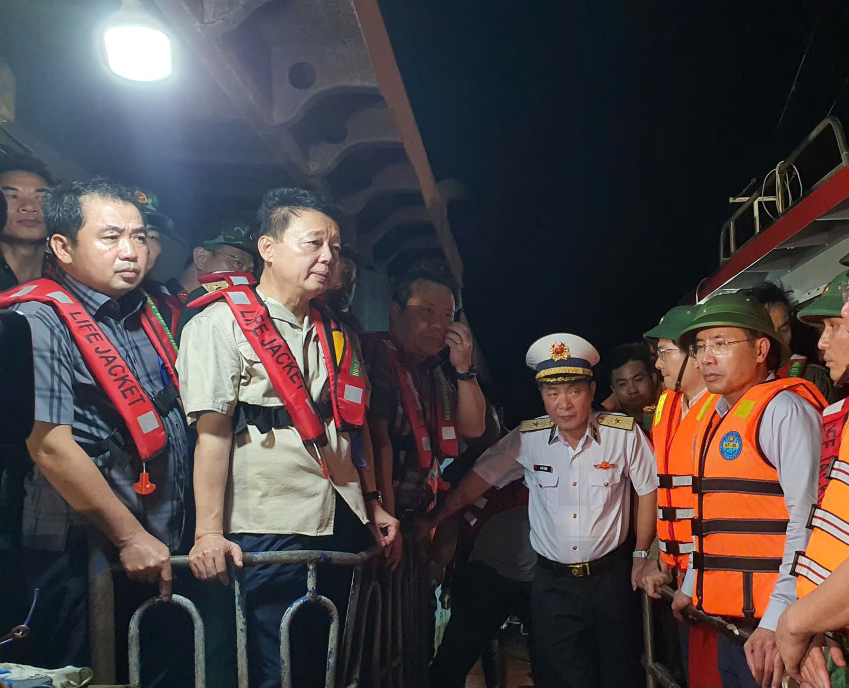 Tìm thấy nhiều nạn nhân trong vụ tàu Vịnh Xanh 58 BKS QN-7105 bị lật trên Vịnh Hạ Long