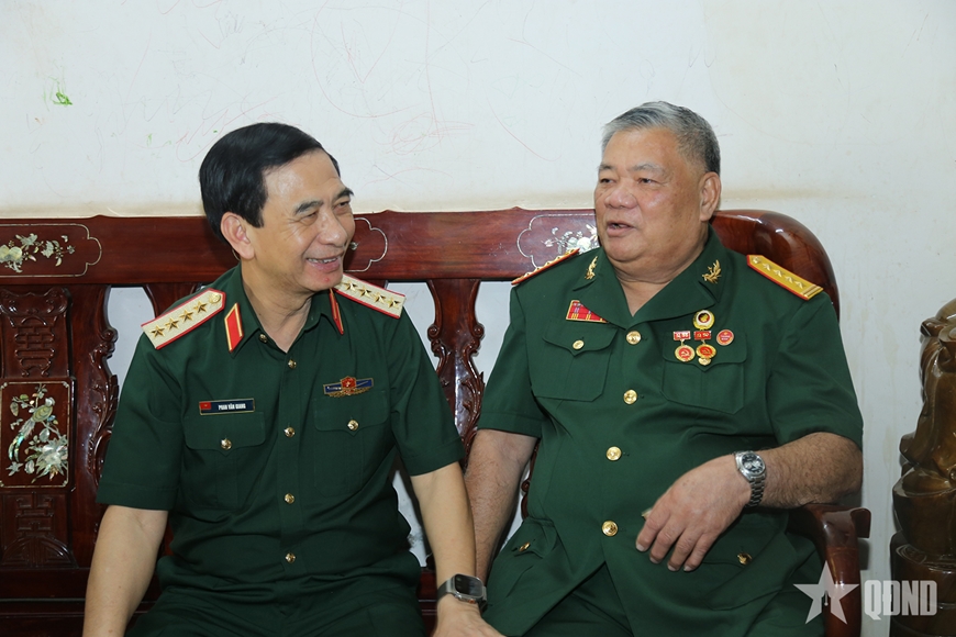 Đại tướng Phan Văn Giang thăm, tặng quà gia đình chính sách và người có công tỉnh Đắk Lắk