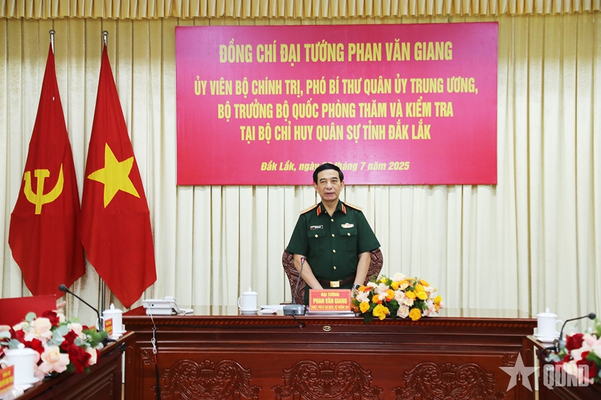 Đại tướng Phan Văn Giang thăm, tặng quà gia đình chính sách và người có công tỉnh Đắk Lắk