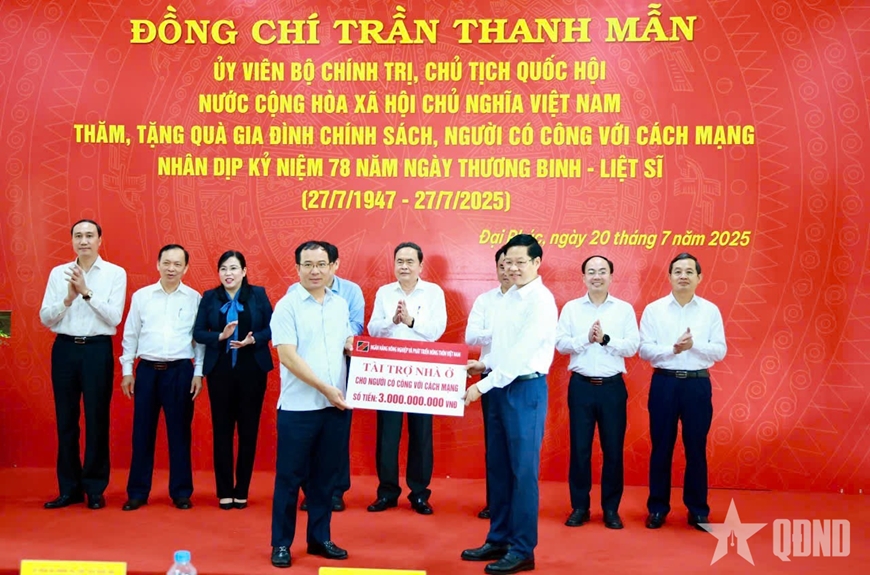 Chủ tịch Quốc hội Trần Thanh Mẫn tri ân Anh hùng liệt sĩ và người có công trên địa bàn tỉnh Thái Nguyên