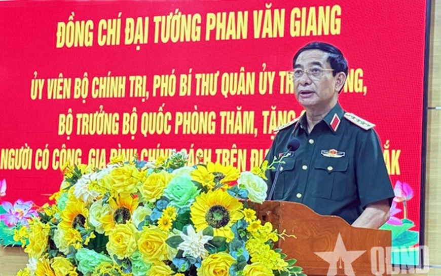 Đại tướng Phan Văn Giang thăm, tặng quà gia đình chính sách và người có công tỉnh Đắk Lắk