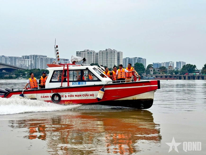 Hà Nội: Liên ngành kiểm tra, tuyên truyền phòng, chống bão trên tuyến sông Hồng
