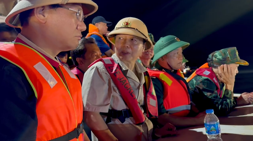 Tàu Vịnh Xanh QN-7105 đã được lật trở lại, tìm thấy thêm một số nạn nhân