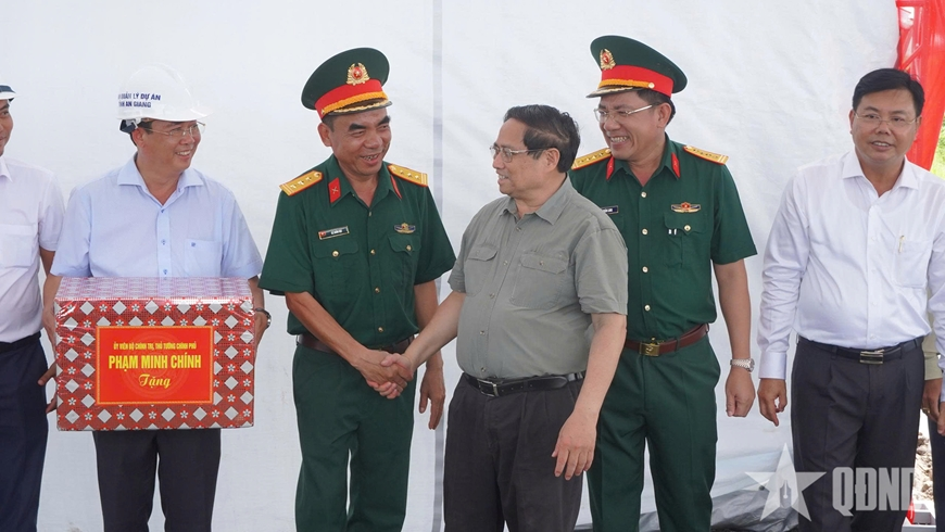 Thủ tướng Phạm Minh Chính kiểm tra tiến độ dự án cao tốc Châu Đốc-Cần Thơ-Sóc Trăng giai đoạn 1