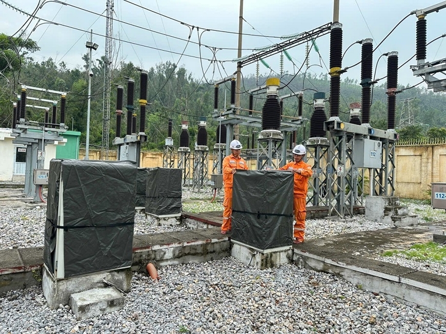 Gia cố hệ thống lưới điện, bảo đảm an toàn trước mưa, bão