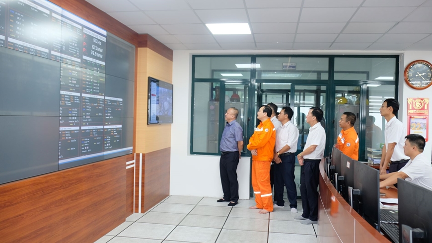 Gia cố hệ thống lưới điện, bảo đảm an toàn trước mưa, bão