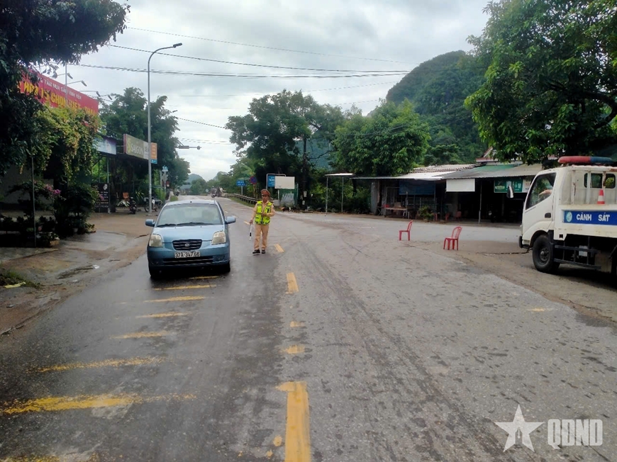 Nghệ An: Tuyến quốc lộ 7A lên các xã vùng cao Nghệ An bị gián đoạn