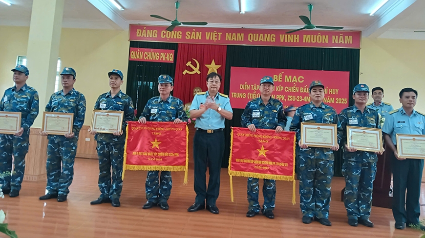 Bế mạc diễn tập kíp chiến đấu sở chỉ huy trung (tiểu) đoàn pháo phòng không năm 2025