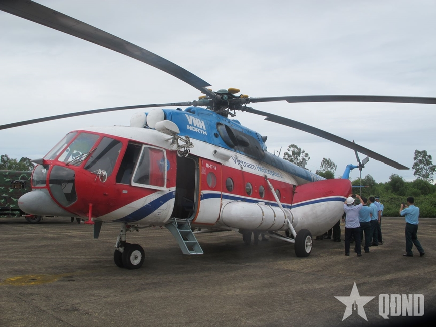 Bộ Quốc phòng điều động trực thăng mang hàng cứu trợ vùng lũ Nghệ An