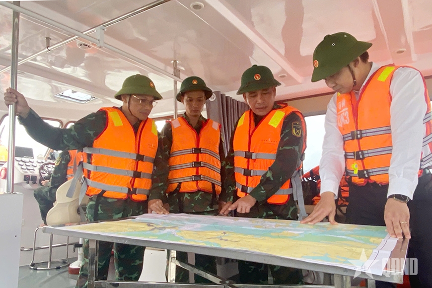 Quảng Ninh: Tiếp tục tìm kiếm 2 nạn nhân còn lại trong vụ lật tàu trên Vịnh Hạ Long