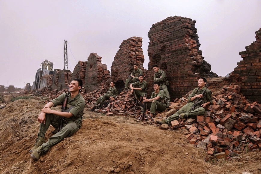 Làm phim "Mưa đỏ" với thông điệp "cho trời mãi xanh"