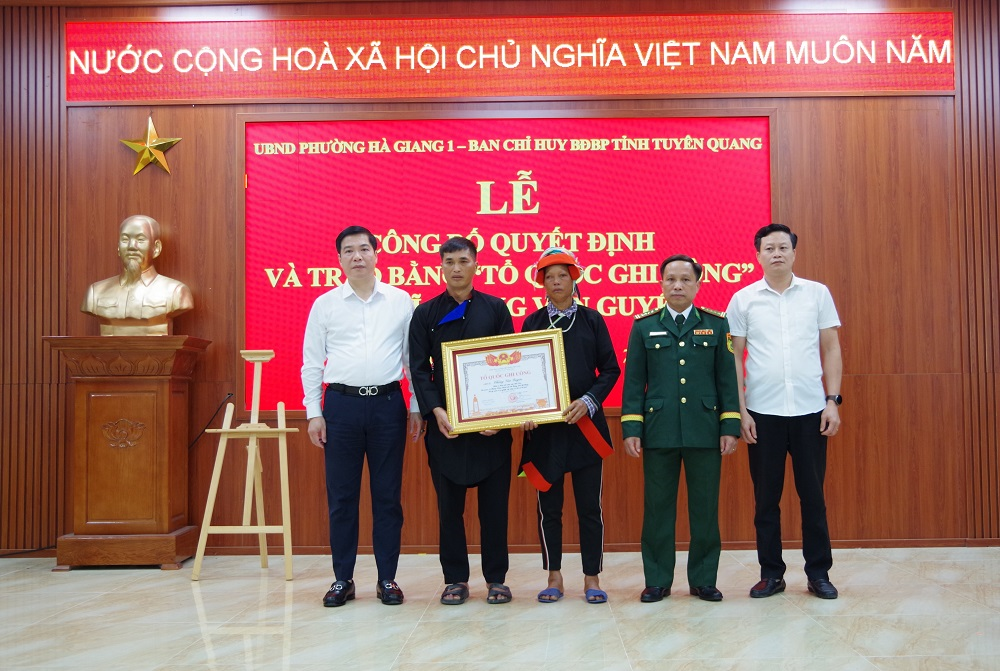 Tuyên Quang: Trao Bằng Tổ quốc ghi công cho thân nhân liệt sĩ Bộ đội Biên phòng